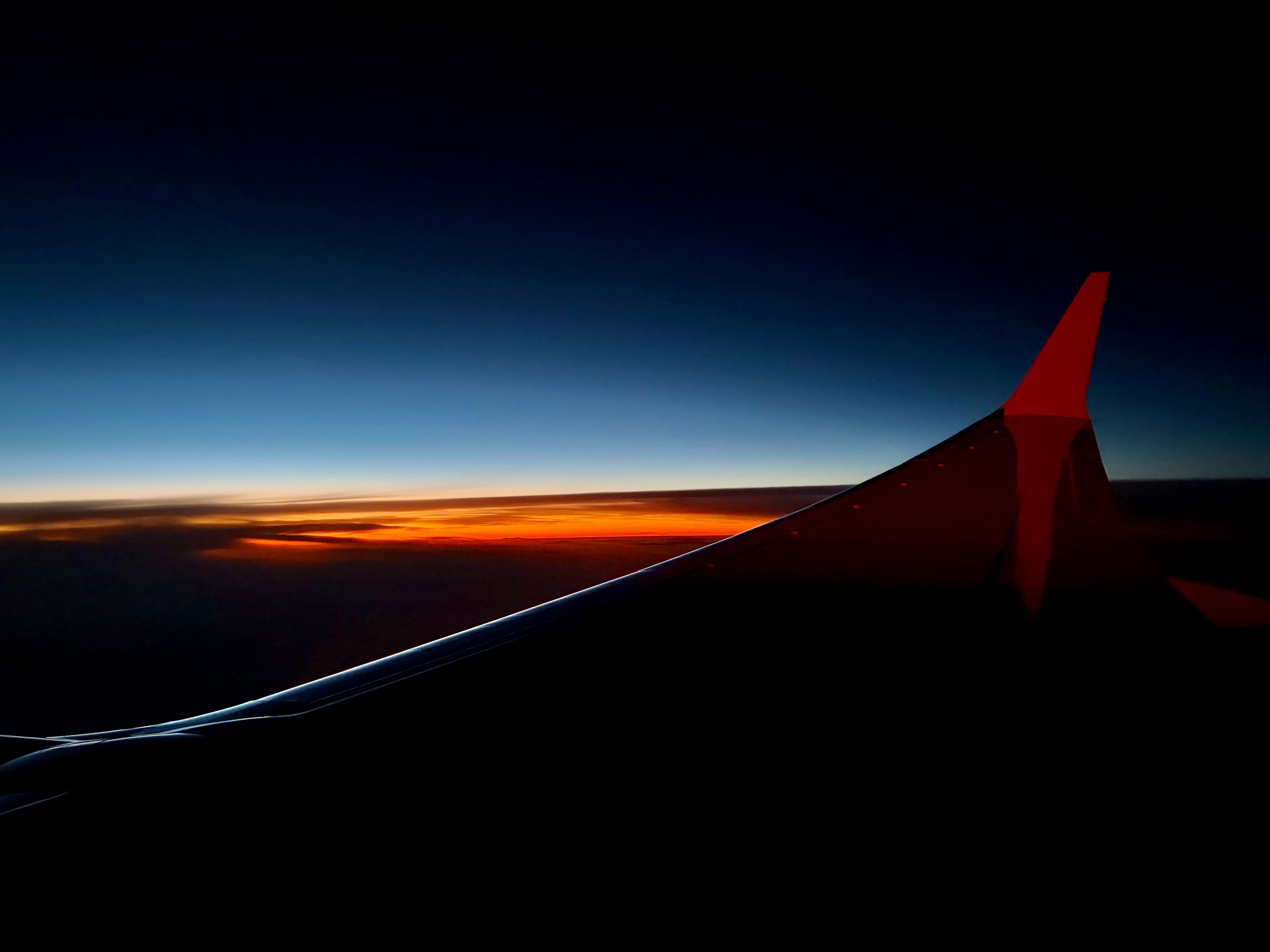 Airplane wing